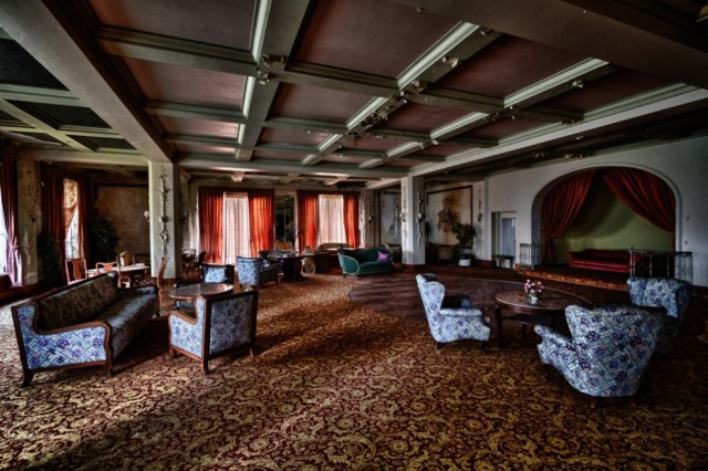 The-World-Grandest-Abandoned-Hotels_11-640x426.jpg