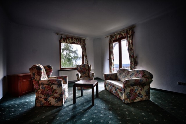 The-World-Grandest-Abandoned-Hotels_4-640x426.jpg