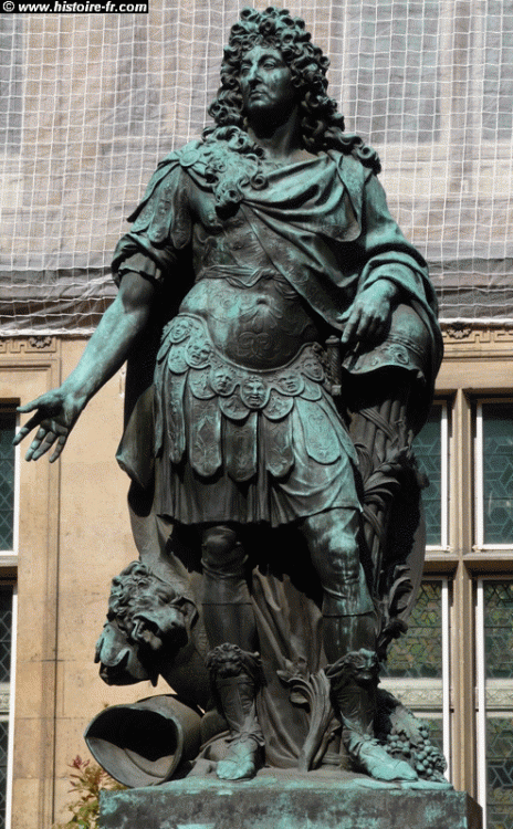louis_XIV_empereur_romain_statue_carnava