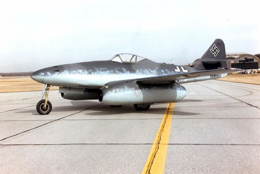 1280px-Messerschmitt_Me_262A_at_the_National_Museum_of_the_USAF.jpg