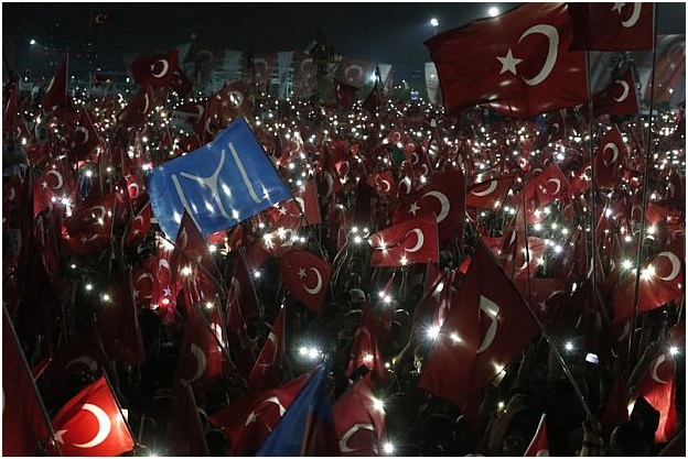 снимка от турския митинг 7 август 2016.jpg