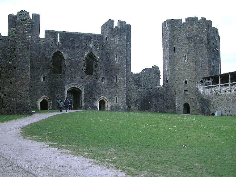 Caerphilly castle (2).jpg