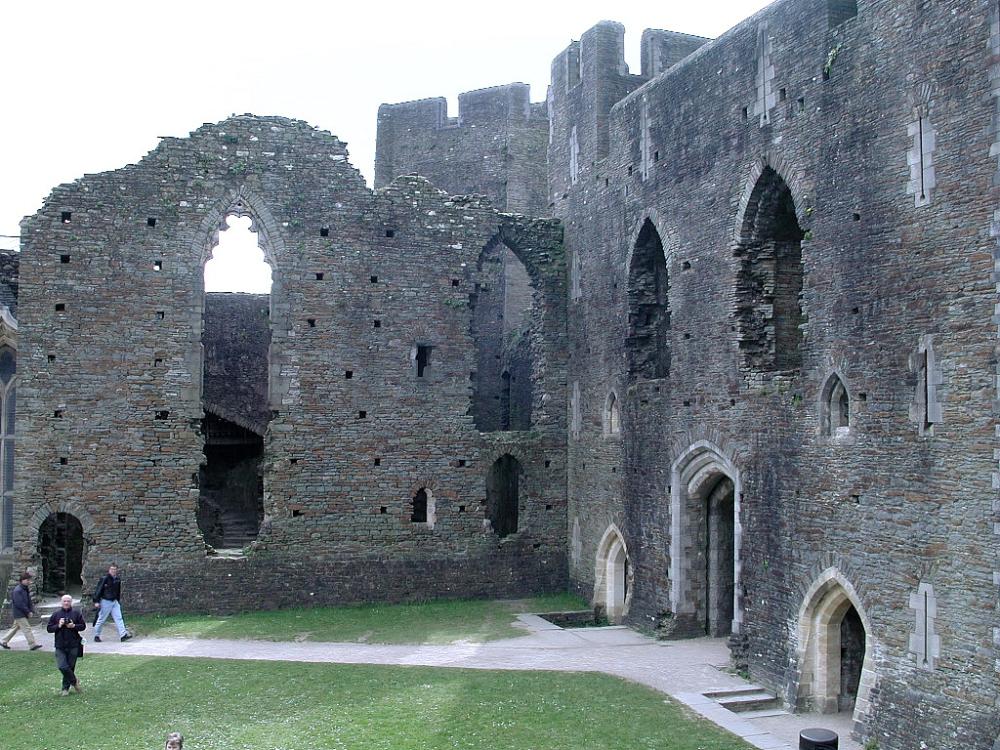 Caerphilly castle (9).jpg