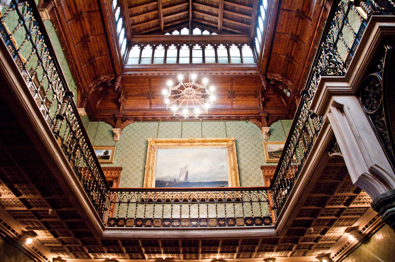 Looking hall. Викторианское поместье Тинтесфилд. Поместье Тинтесфилд интерьеры. Tyntesfield House Interior. Замок Тинтесфилд вид сверху.