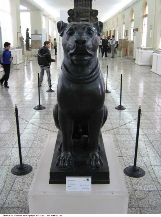 Achaemenid_Perspolis_Dog_Statue.jpg