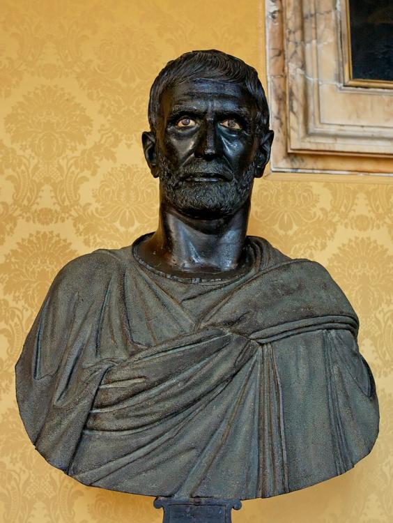 800px-Capitoline_Brutus_Musei_Capitolini_MC1183.thumb.jpg.dc43b522dceec779e613611564ac1c37.jpg