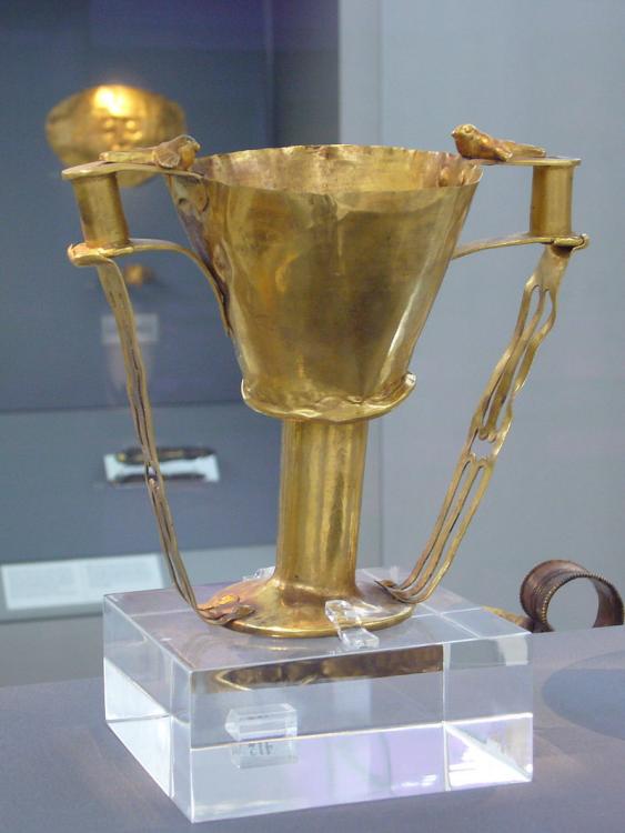 800px-Nestorbecher_Mykene_(Nationalmuseum_Athen).thumb.JPG.bde9cdea4d2b59fdf21059cdacacd0bc.JPG