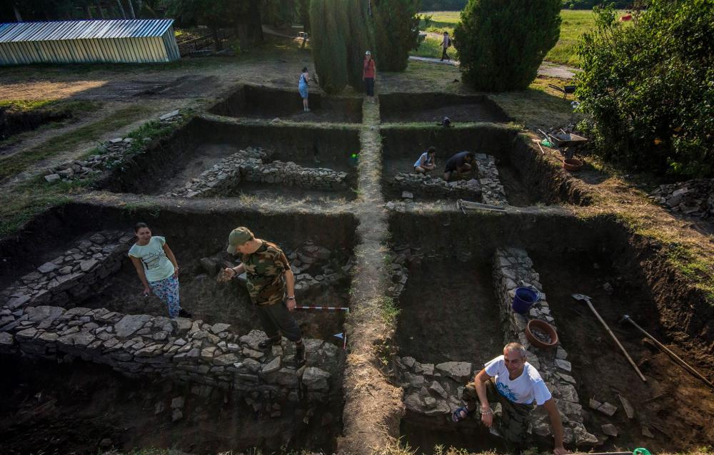Археологически разкопки на Античен керамичен център Павликени3.jpg