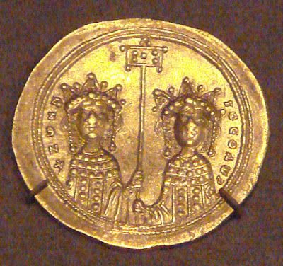 GoldHistamenonZoeAndTheodora1042.jpg.5e13f84d2c3689b11cf6018399348bbc.jpg