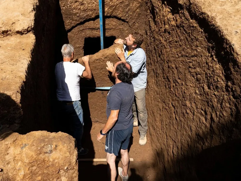 intact-7th-century-etruscan-tomb-1.thumb.webp.2f4c62fe624cc2073c329898abec77b1.webp