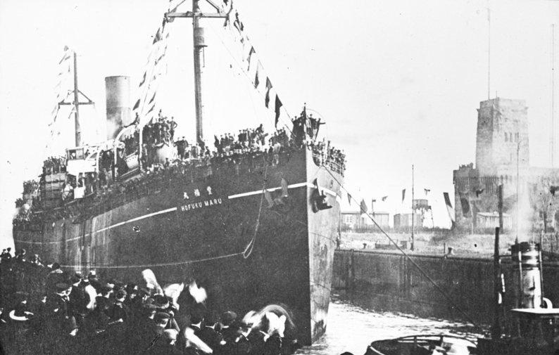 Bundesarchiv_Bild_137-030555_Wilhelmshaven_Rckkehr_von_Kriegsgefangenen.jpg.ab32477c5418481df74c7d801c2e5598.jpg